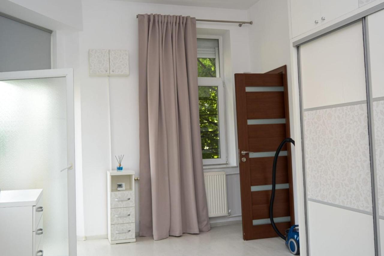 Cozzy Inn City Centre كونستانتا المظهر الخارجي الصورة